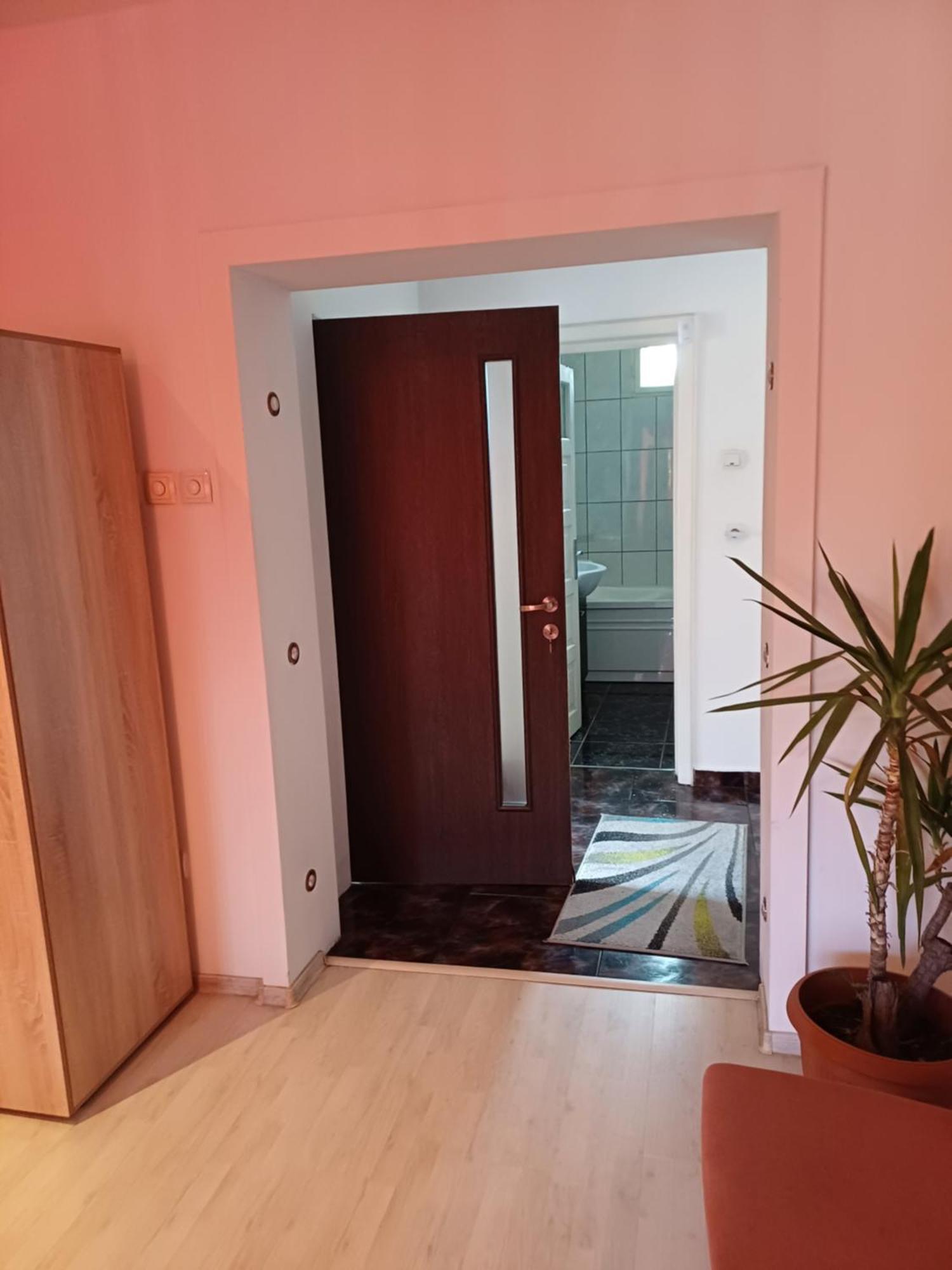 Appartamento Cu Terasa La Casa Valentin